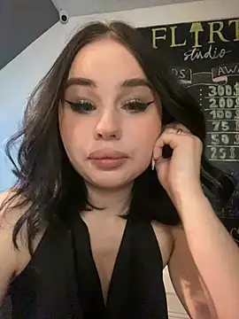 Snapshot of AliceLune chatting on 01/17/26, 04:28 AliceLune online show from 01/17/26, 04:28