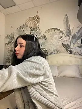 Snapshot of AliceLune chatting on 02/04/26, 12:22 AliceLune online show from 02/04/26, 12:22