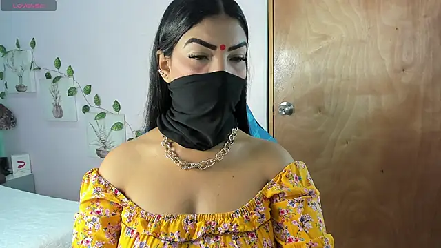 Snapshot of Iniya_Parul chatting on 06/19/26, 02:10 Iniya Parul online show from 06/19/26, 02:10