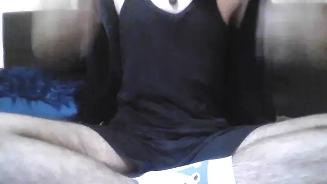 Snapshot of esmermoon chatting on 10/31/25, 11:17 esmermoon online show from 10/31/25, 11:17