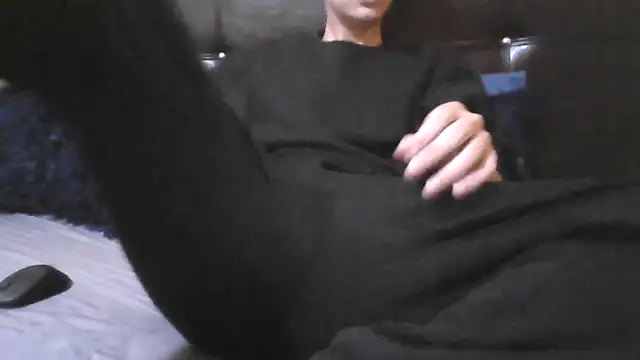 Snapshot of esmermoon chatting on 11/13/25, 11:03 esmermoon online show from 11/13/25, 11:03