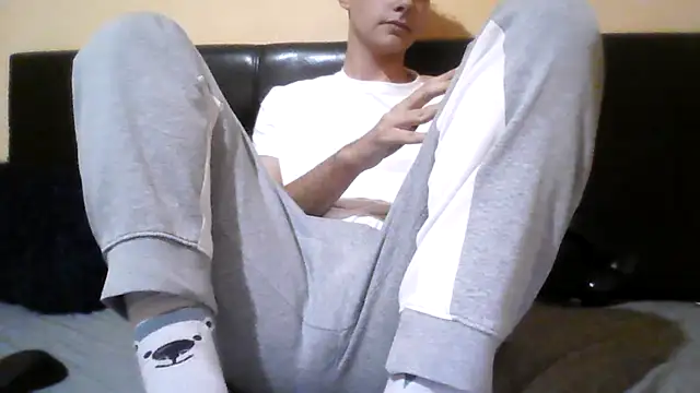 Snapshot of esmermoon chatting on 11/17/25, 11:10 esmermoon online show from 11/17/25, 11:10