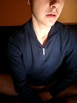 Snapshot of esmermoon chatting on 02/05/26, 02:05 esmermoon online show from 02/05/26, 02:05