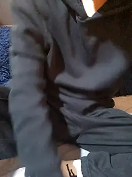 Snapshot of esmermoon chatting on 02/13/26, 11:01 esmermoon online show from 02/13/26, 11:01