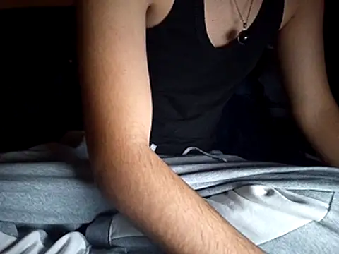 Snapshot of esmermoon chatting on 03/07/26, 12:07 esmermoon online show from 03/07/26, 12:07