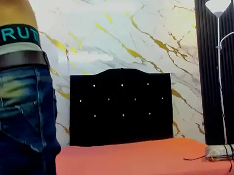 Snapshot of Stormandloganxxx chatting on 01/15/26, 05:38 Stormandloganxxx online show from 01/15/26, 05:38