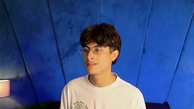 Aaron Eze online show from 11/04/25, 10:09