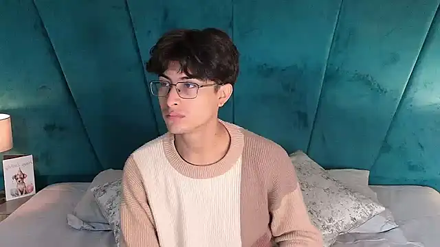 Aaron Eze online show from 04/29/26, 02:21