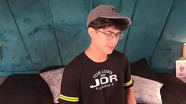 Aaron Eze online show from 05/01/26, 02:21