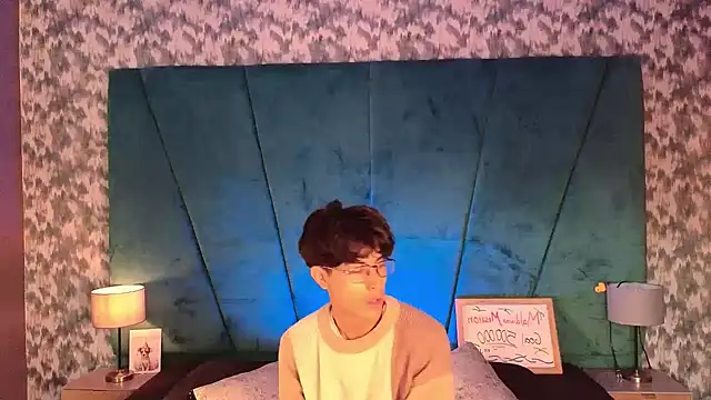 Aaron Eze online show from 05/03/26, 12:33