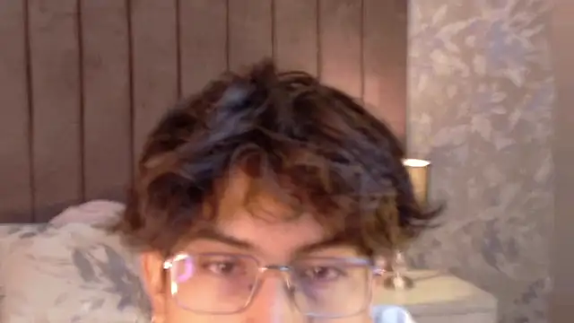 Snapshot of Aaron_Eze chatting on 05/19/26, 02:12 Aaron Eze online show from 05/19/26, 02:12