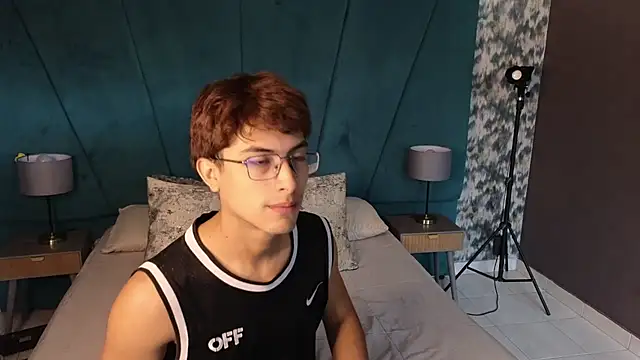 Snapshot of Aaron_Eze chatting on 07/17/26, 12:56 Aaron Eze online show from 07/17/26, 12:56
