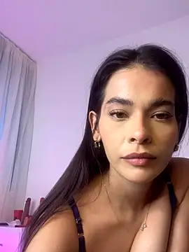 Esmeraldalcl online show from 11/15/25, 10:26