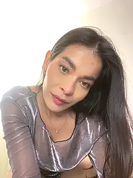 Esmeraldalcl online show from 11/18/25, 09:08