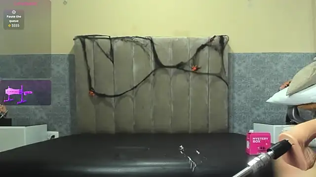 Xavier Fox    online show from 10/22/25, 05:30