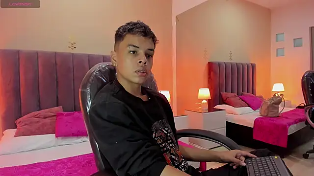 Xavier Fox    online show from 02/22/26, 02:15