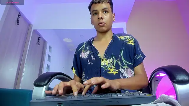 Xavier Fox    online show from 03/13/26, 08:15