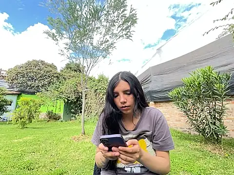 moon2 1  online show from 11/17/25, 07:30