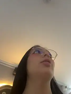 michelle cutee  online show from 06/25/26, 07:40