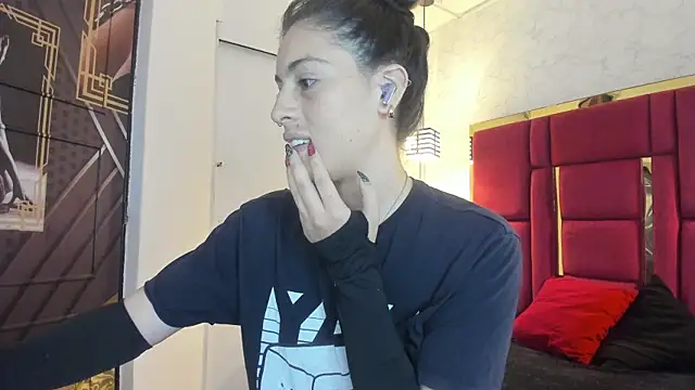 moon winy online show from 11/10/25, 11:42