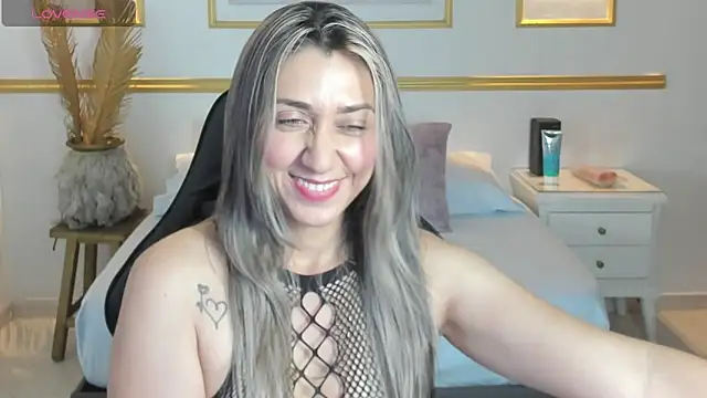 karlyy  online show from 11/11/25, 07:25