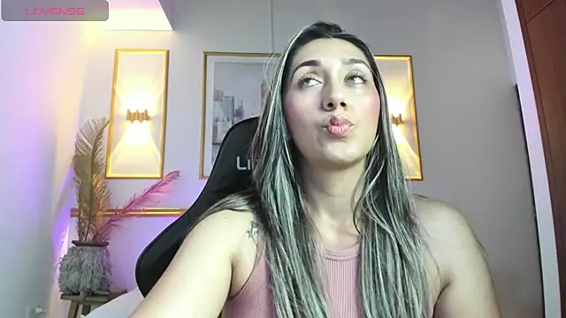 karlyy  online show from 12/17/25, 07:20