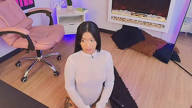 Snapshot of Miss_koko_ chatting on 05/18/26, 01:24 Miss koko online show from 05/18/26, 01:24