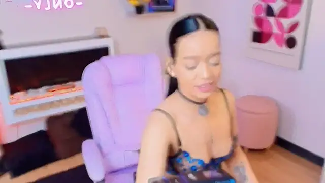 Snapshot of Miss_koko_ chatting on 07/25/26, 03:26 Miss koko online show from 07/25/26, 03:26