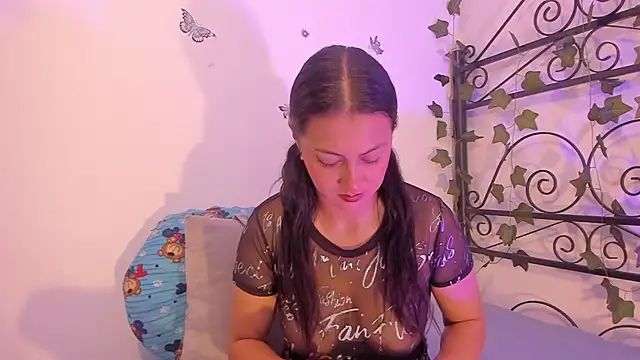 Snapshot of CarolinneMiller chatting on 02/25/26, 01:10 CarolinneMiller online show from 02/25/26, 01:10