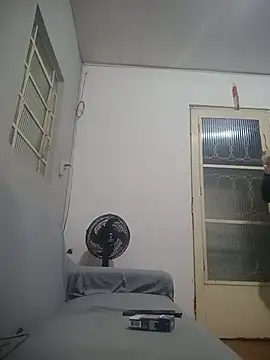 Snapshot of casal_F chatting on 11/11/25, 02:22 casal F online show from 11/11/25, 02:22