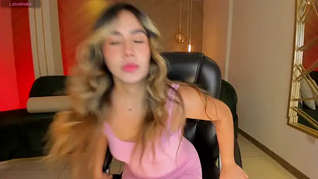 AnnieMonroe1 online show from 11/18/25, 07:18