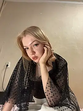 Snapshot of AlexandraXKitty chatting on 12/22/25, 10:18 AlexandraXKitty online show from 12/22/25, 10:18