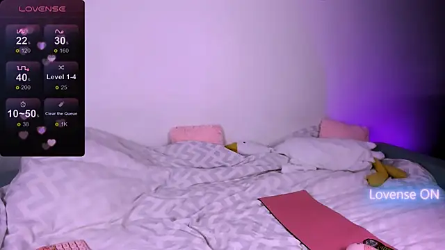 3 Cara Delfie 4 online show from 12/15/25, 12:48