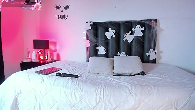 MelanieKimm online show from 10/22/25, 05:34