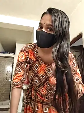 Snapshot of Zisha- chatting on 11/18/25, 02:17 Zisha- online show from 11/18/25, 02:17