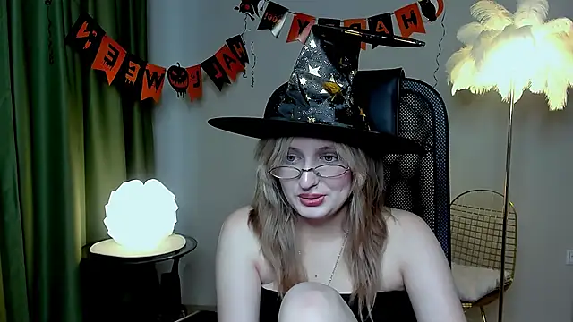 Snapshot of ScarlettScril chatting on 10/24/25, 09:17 ScarlettScril online show from 10/24/25, 09:17