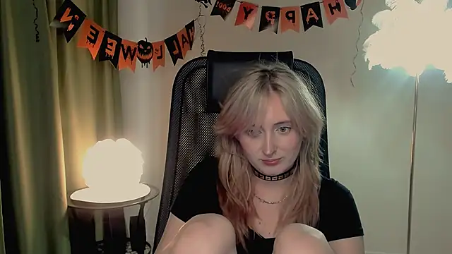 Snapshot of ScarlettScril chatting on 11/01/25, 06:37 ScarlettScril online show from 11/01/25, 06:37