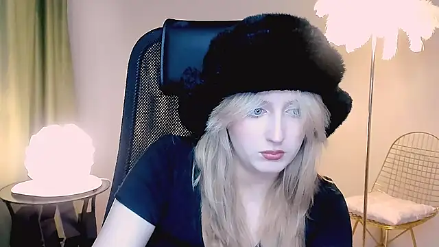 Snapshot of ScarlettScril chatting on 11/14/25, 09:30 ScarlettScril online show from 11/14/25, 09:30