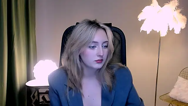 Snapshot of ScarlettScril chatting on 11/20/25, 06:35 ScarlettScril online show from 11/20/25, 06:35
