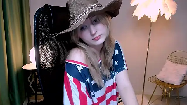 Snapshot of ScarlettScril chatting on 11/21/25, 09:41 ScarlettScril online show from 11/21/25, 09:41