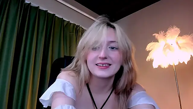 Snapshot of ScarlettScril chatting on 11/23/25, 07:30 ScarlettScril online show from 11/23/25, 07:30