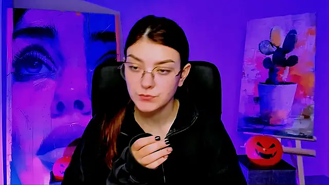 AnaSteisher online show from 10/28/25, 01:25