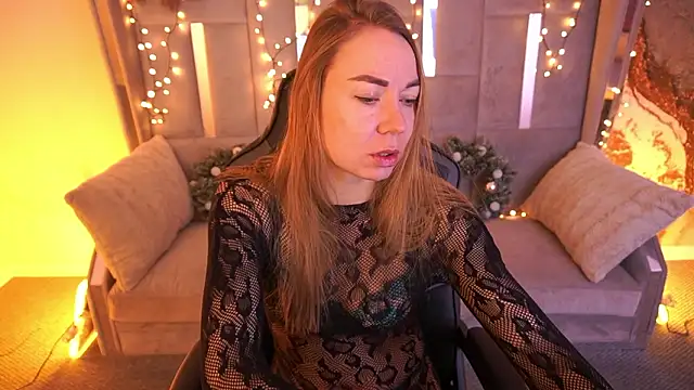 Snapshot of VixenMuse chatting on 02/02/26, 09:02 VixenMuse online show from 02/02/26, 09:02