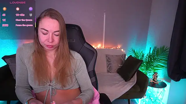 Snapshot of VixenMuse chatting on 02/04/26, 08:25 VixenMuse online show from 02/04/26, 08:25