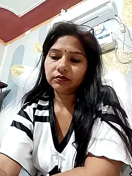 Snapshot of Vanshika1432 chatting on 10/20/25, 12:33 Vanshika1432 online show from 10/20/25, 12:33