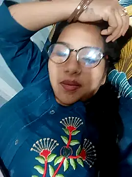 Snapshot of Vanshika1432 chatting on 10/24/25, 05:09 Vanshika1432 online show from 10/24/25, 05:09