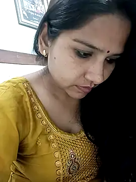 Snapshot of Vanshika1432 chatting on 10/25/25, 05:40 Vanshika1432 online show from 10/25/25, 05:40