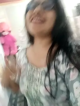 Snapshot of Vanshika1432 chatting on 11/07/25, 06:13 Vanshika1432 online show from 11/07/25, 06:13