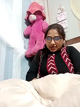 Snapshot of Vanshika1432 chatting on 11/16/25, 02:50 Vanshika1432 online show from 11/16/25, 02:50