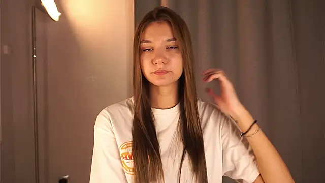 Snapshot of BrynnHolverson chatting on 10/17/25, 04:20 BrynnHolverson online show from 10/17/25, 04:20